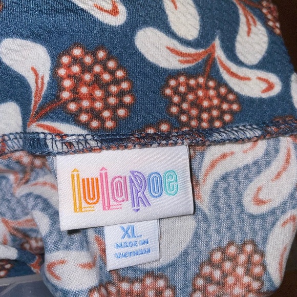 LulaRoe Cassie - Picture 3 of 3